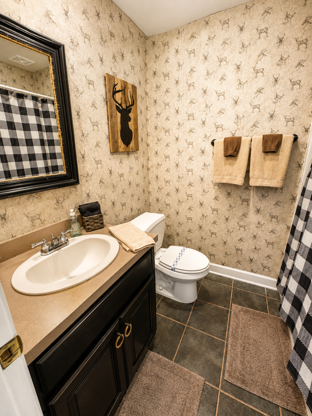 Guest bathroom with woodland details